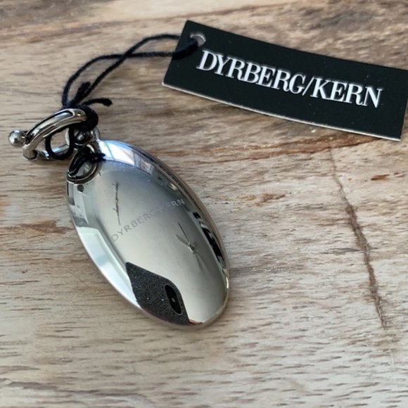 Dyrberg/Kern Seyferia Silver/Grey Swarovski crystal pendant - Picture 5 of 6